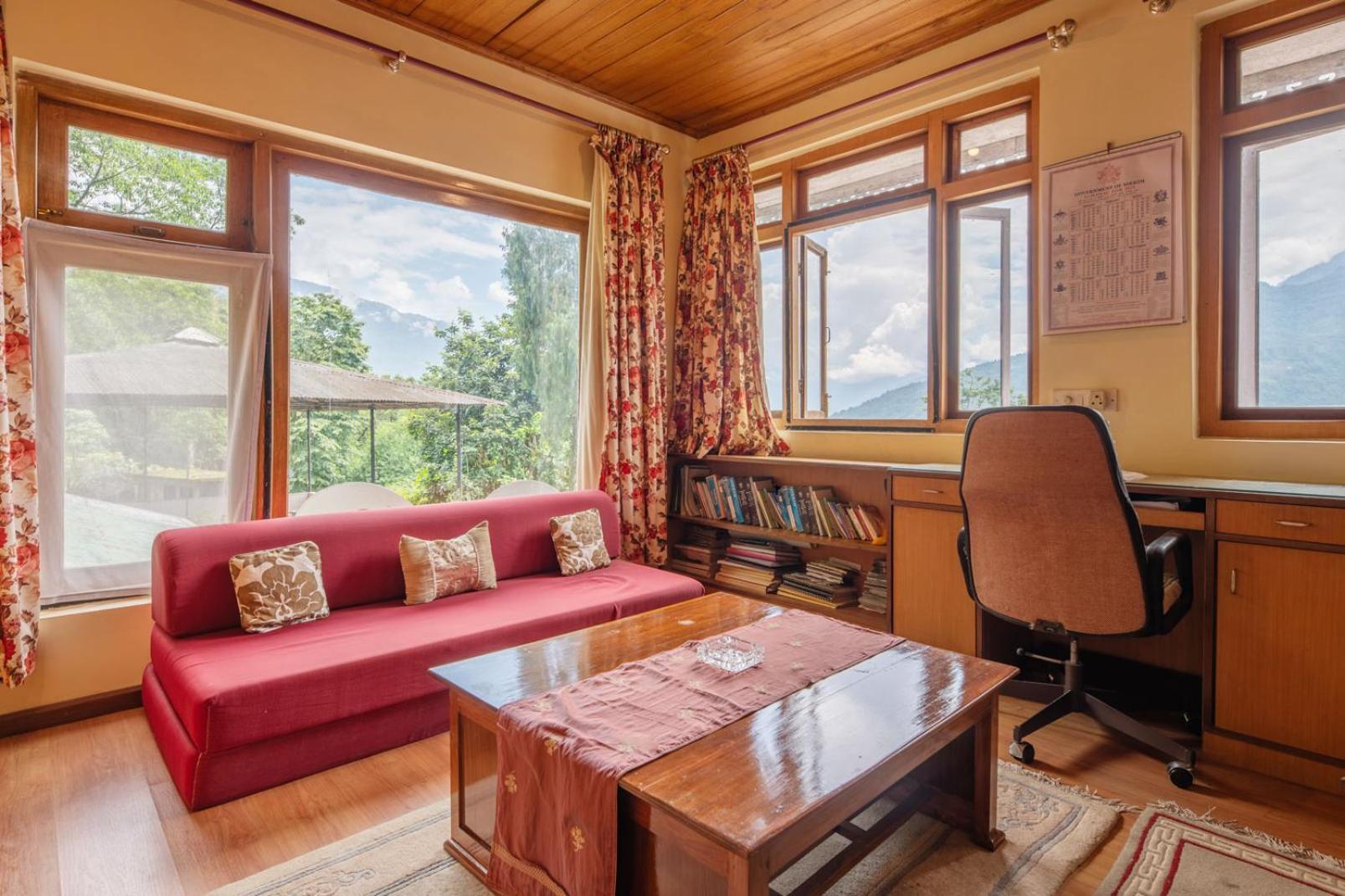 La Ipsing Farm By Stayvista - 3 Bhk Villa With Balcony, Mountain View, Indoor Games, And Pet Friendly Samdong Dış mekan fotoğraf